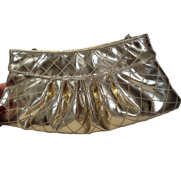 Vintage Steve Madden Metallic Gold Quilted clutch bag with detachable straps - Picture 4 of 13